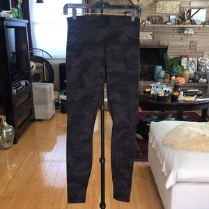LULULEMON Black Camouflage Leggings